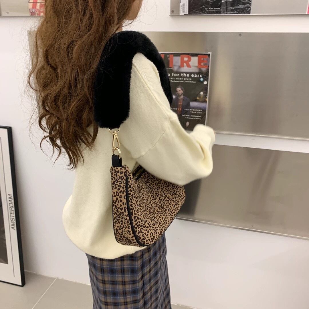 ファーハンドル柄バッグ