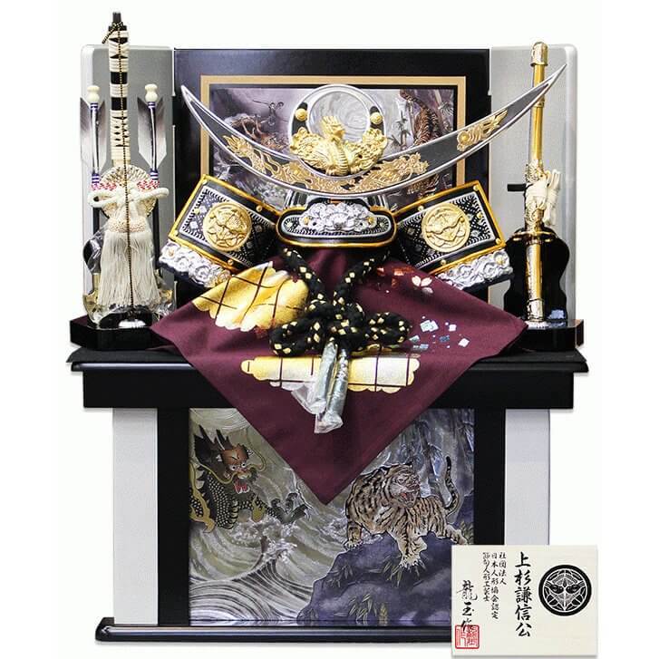 祝ＭＶＰ！未使用アンティーク　兜飾り　龍玉作　大鍬形星兜　櫃収納　極希少　極美品 五月人形 兜収納飾り 龍玉作 10号 銀上杉謙信兜 [日輪三日月前立て 銀