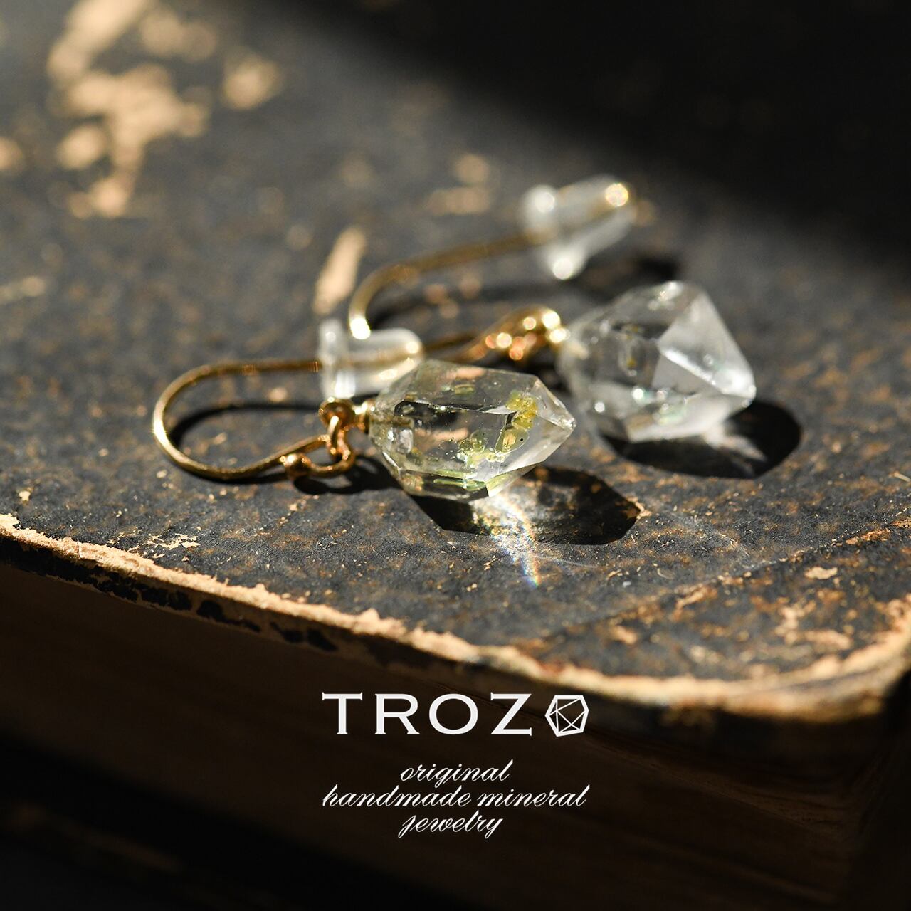 オイルインクォーツ | TROZO 鉱物原石の天然石アクセサリーブランド
