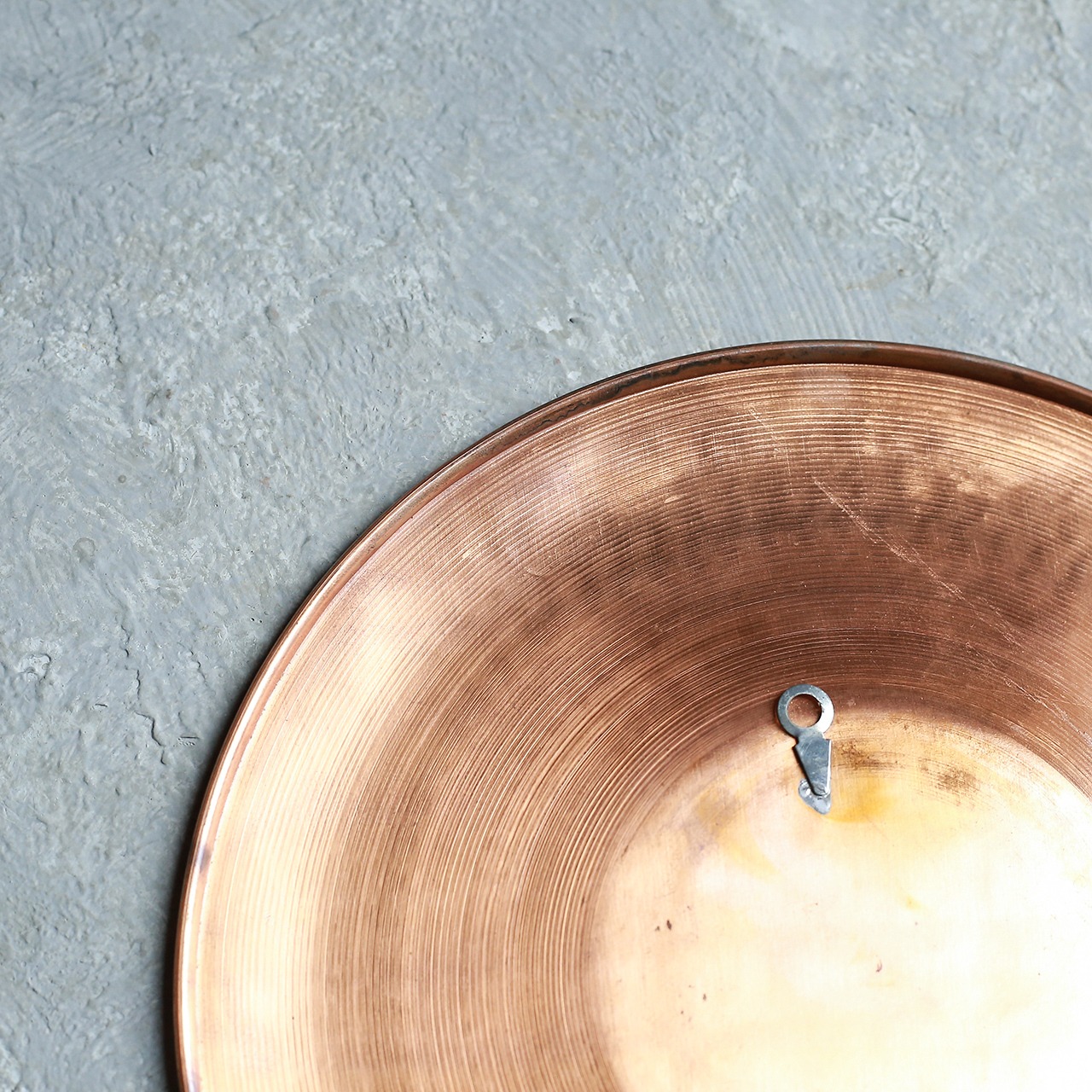 美しい模様の、銅のプレート 4