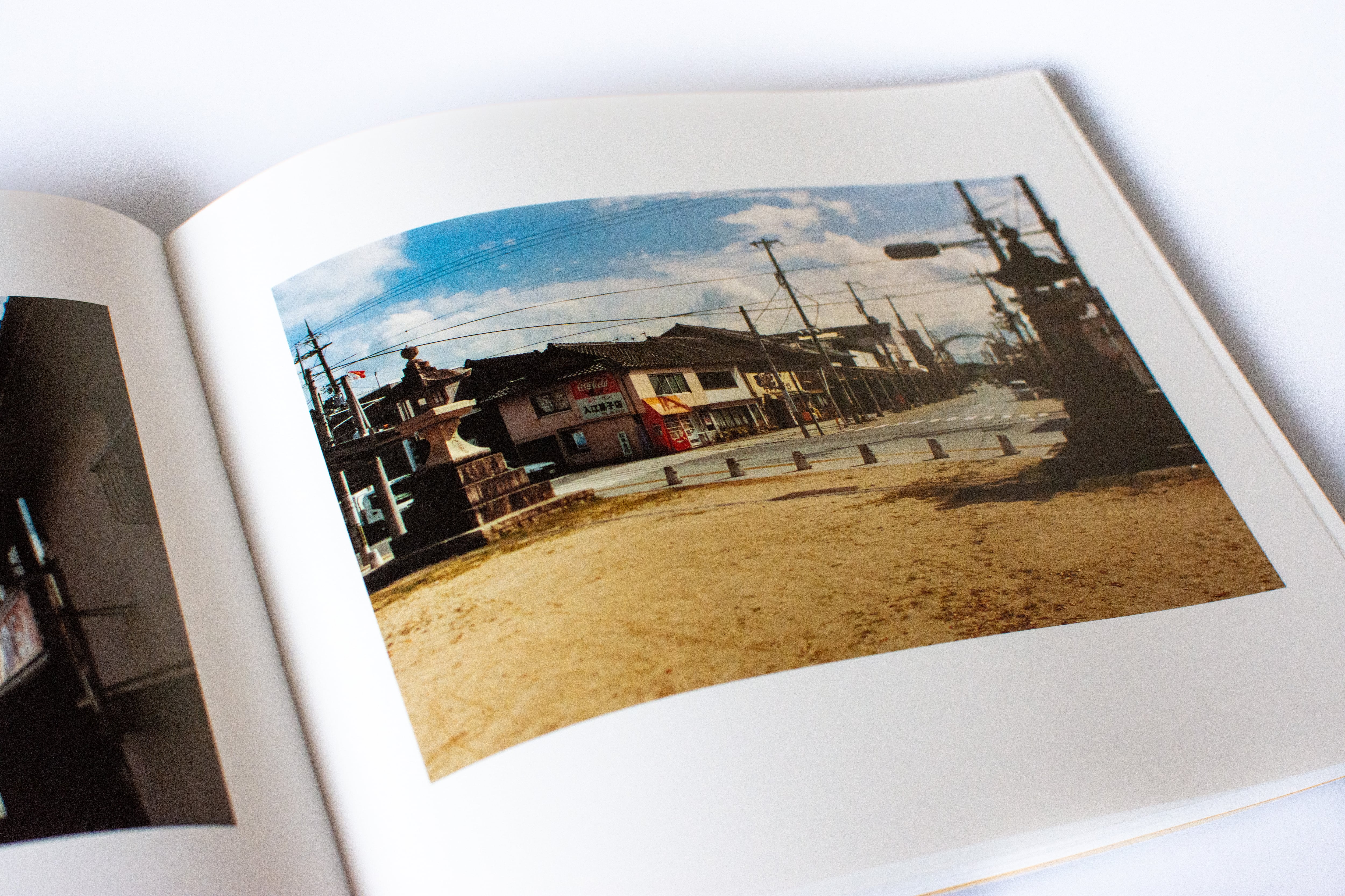 カバー焼け有のみ販売中：尾仲浩二写真集「DRAGONFLY」 | TOSEISHA