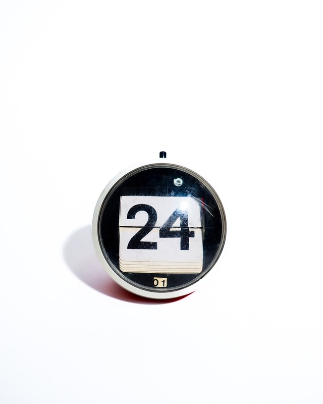 Push-button perpetual calendar