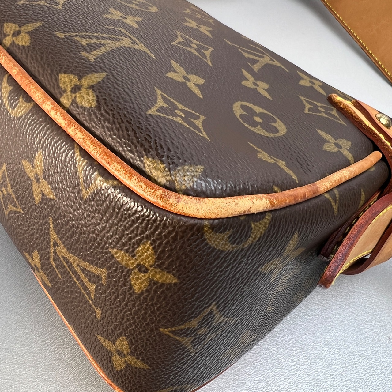 LOUIS VUITTON ルイヴィトン ハドソンPM モノグラム M40027レザー ショルダーバッグ ブラウン A-9833