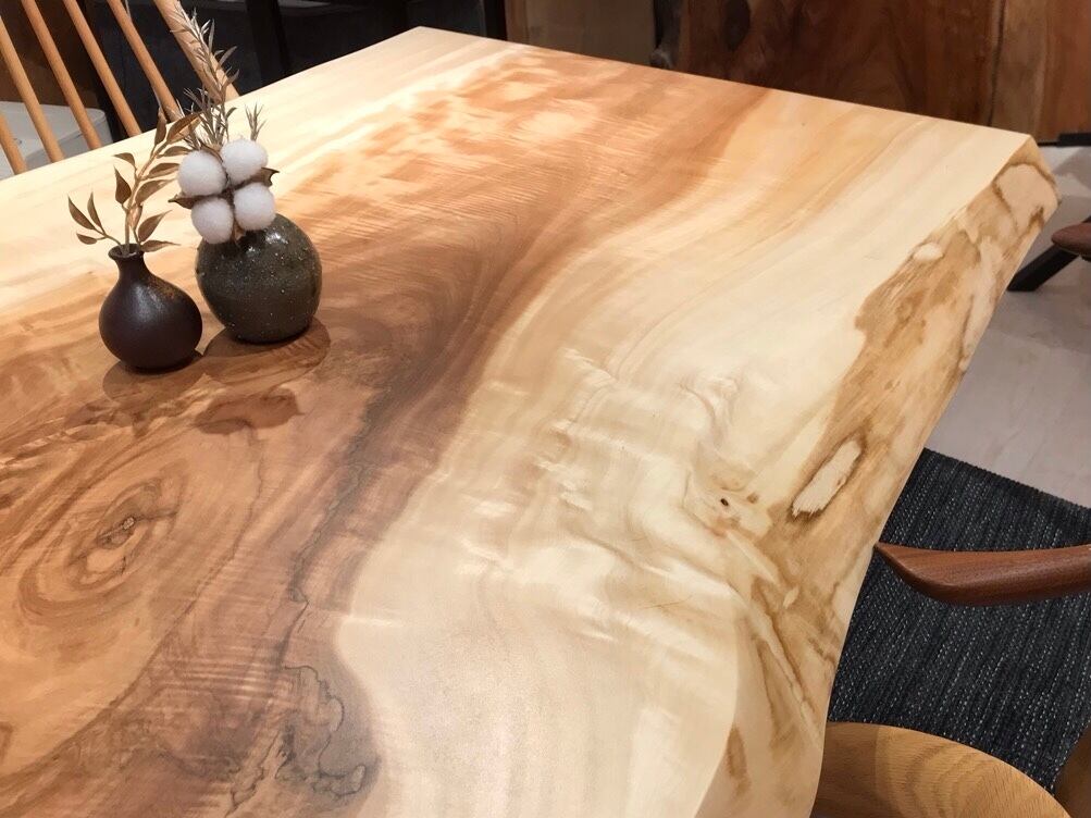 希少！一枚板天板 この世でたった一枚の貴重な無垢の天板無垢材 ｜ ダイニング