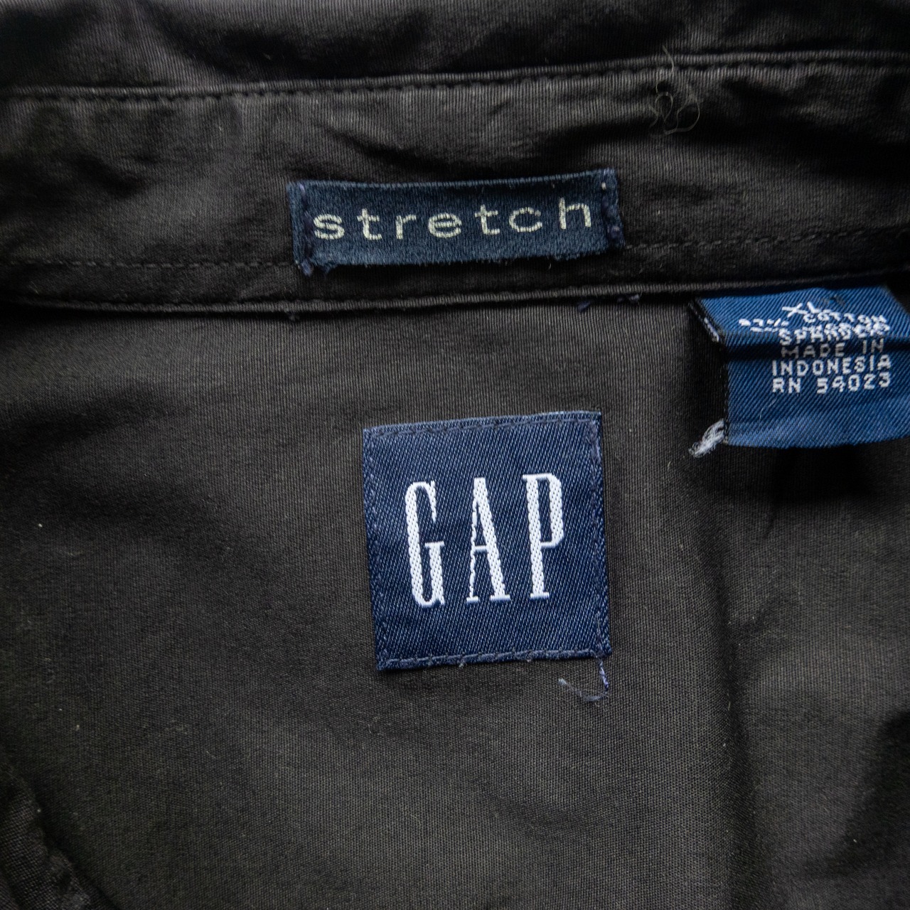 2000s GAP strech black shirt
