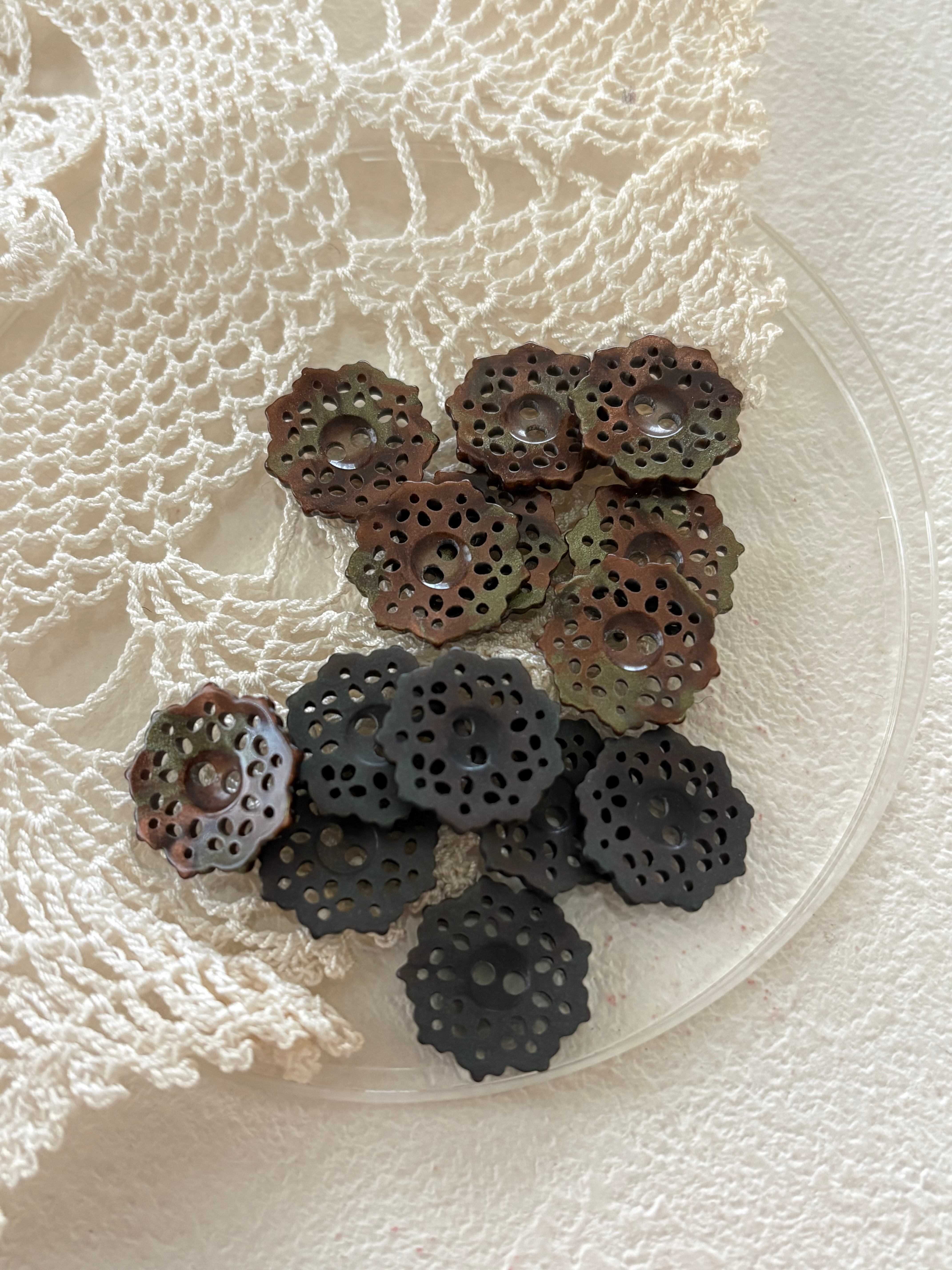 15mm 輸入デザインボタン シェルボタン レース調 お花型 アクセサリーパーツ デコレーション材
