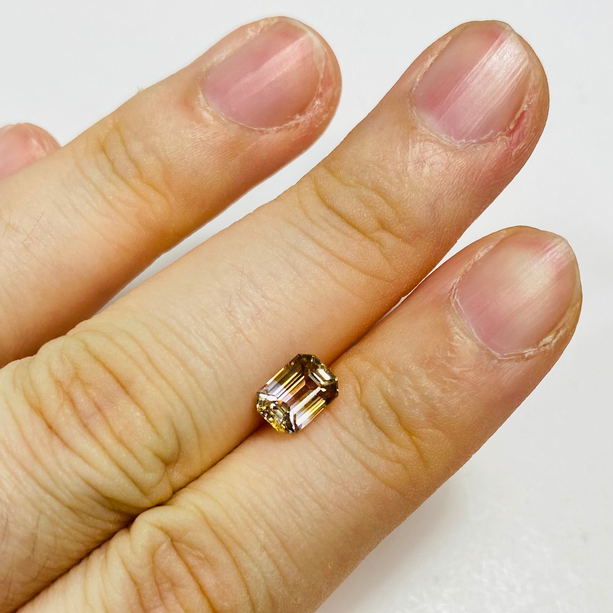 ダンディーなバイカラージルコン