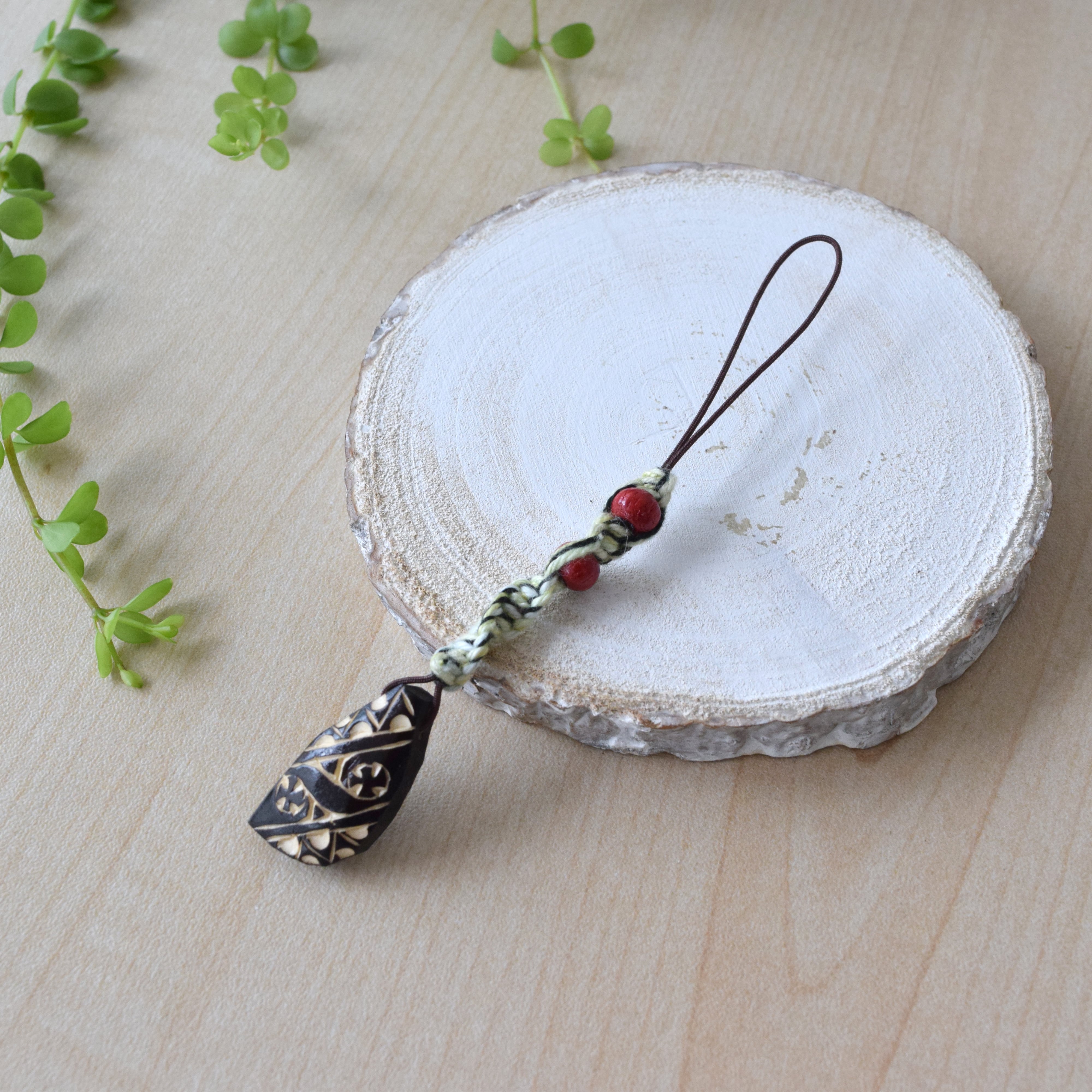 ストラップ（しずく型木彫り） cell phone strap 【さっぽろアイヌ