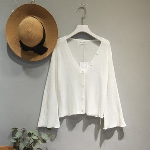 トップス デート ブラウス カットソー ニットソー セーター カーディガン 袖あり 長袖 Vネック かわいい 大人可愛い きれいめ シンプル カジュアル 大人 上品 おしゃれ お洒落 主役級 存在感 無地 春 秋 冬 10代 20代 レディース 女性用 OL 学生 デート お出かけ 公園デビュー 女子会 お泊まり 休日 旅行 着回し 普段使い ファッション コーデ 楽ちん トレンド 流行 インスタ映え フリーサイズ ビッグサイズ ゆったり ゆる 白 ホワイト 黒 ブラック 青 ブルー カーキ