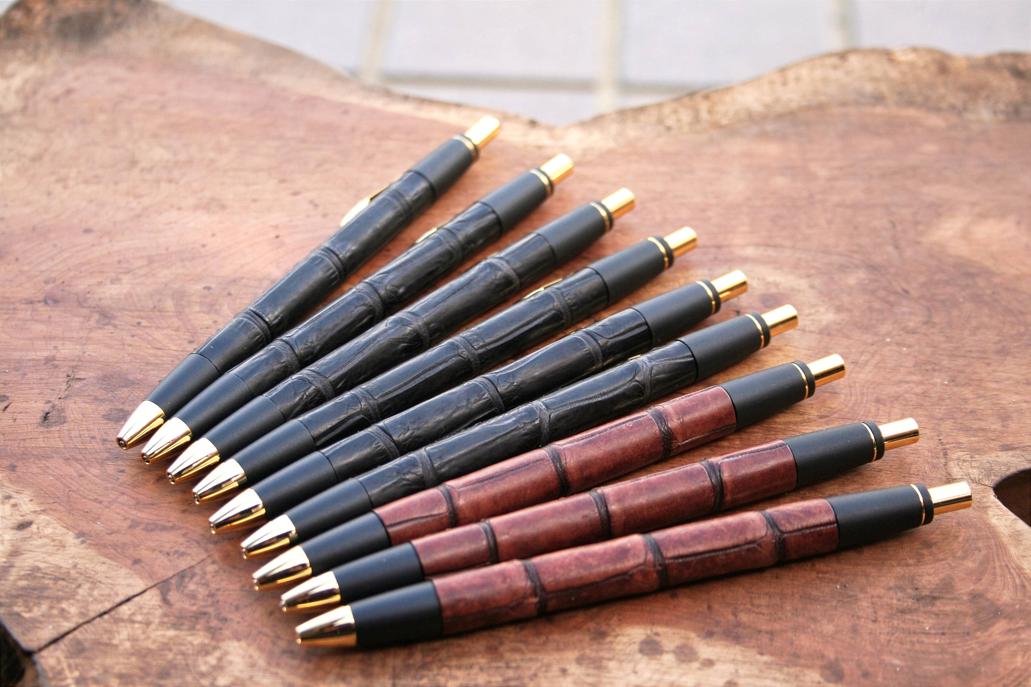 ☆不定期販売☆ 革軸ペン【クロコダイル マットブラック】 | Schicksal