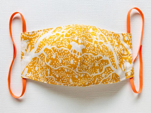 黄色い大木のマスク