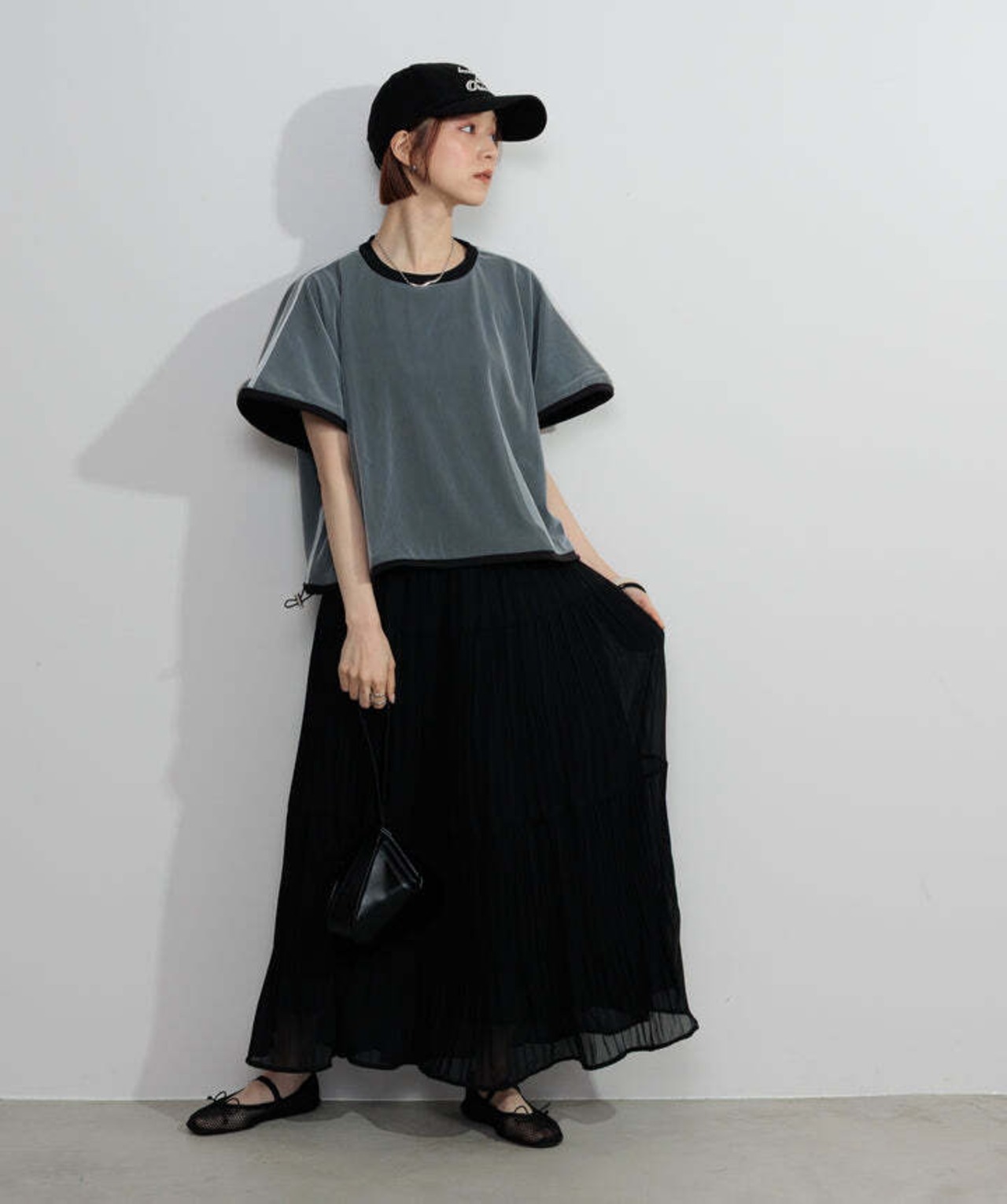 235085 オーバーチュールレースボックスプルオーバー black