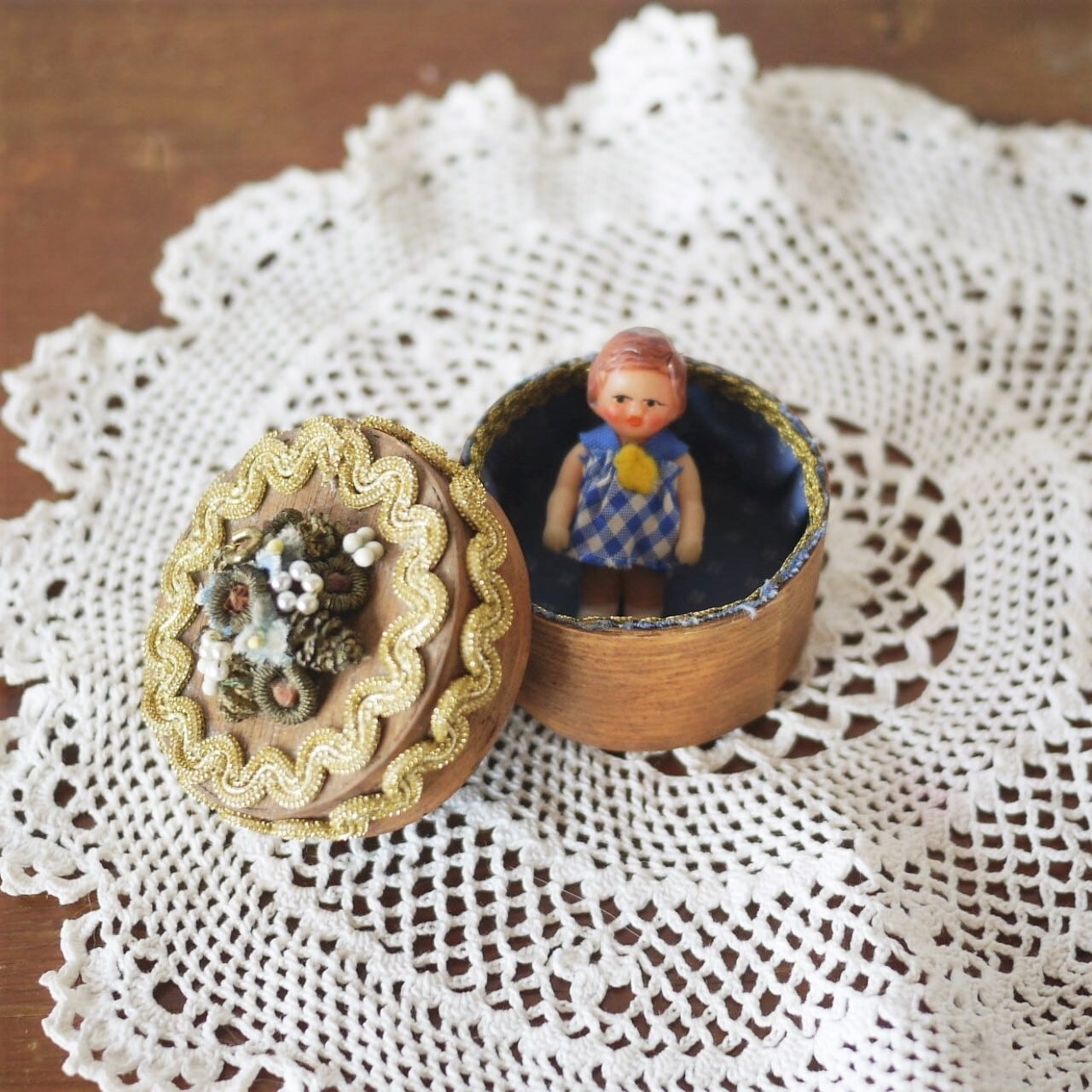 オーストリア BOSSE ボッセ 壁飾り Kitbuehel Beatrix 1P | こりすの