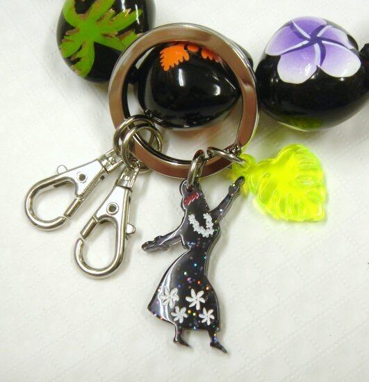 モンステラとシルエットフラガール（小）2連キーリング | ホヌ柄