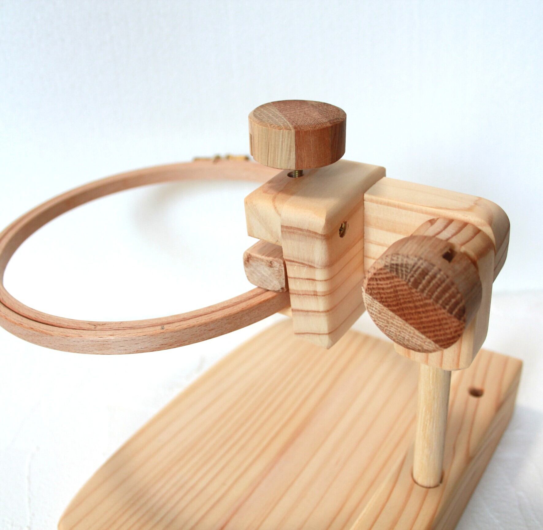 Embroidery Hoop Stand C+ (Pine Wood)【EXPORT】/EDDY WOODWORKS
