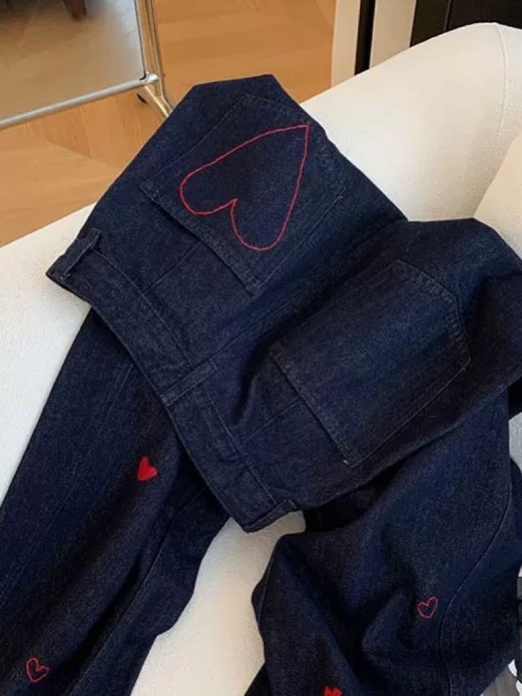 後ろ姿まで抜かりなく可愛い ハート刺繍ハイウエストデニム お洒落