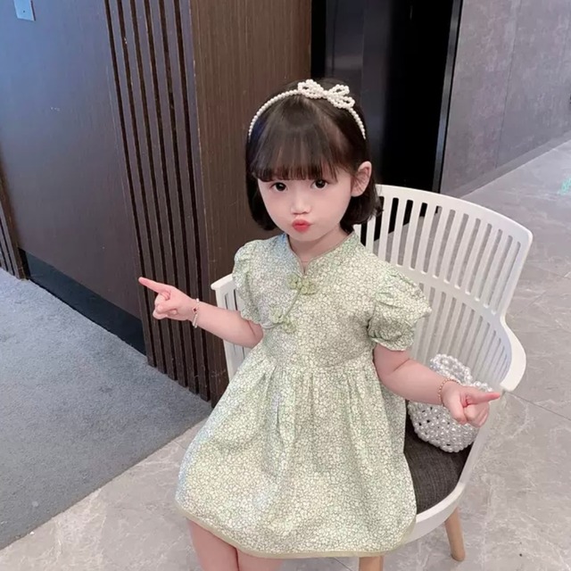 2色 子供服 90〜130 パフスリーブ 半袖 花柄 小花 チャイナドレス ミディ丈 ワンピース 送料無料 ハイウエスト 子供 キッズコーデ キッズファッション キッズドレス キッズ 可愛い きれいめ エレガント 春 夏 ガーリー 韓国系 お出かけ 外出 きれいめカジュアル 着回し ファッション デート コーディネート 重ね着 休日 特別な日 お祝い 記念日 カジュアル 普段着 春コーデ 夏コーデ おしゃれ シンプル ゆったり 韓国ファッション ワンポイント コーデ パーティー パーティドレス ハロウィン