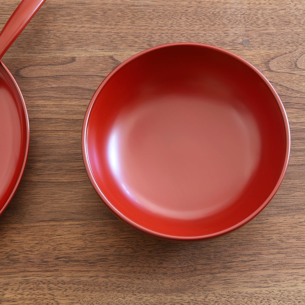 まるちボウル】①古代朱 ／ ②溜内黒 作：畠中昭一（現代の名工・伝統