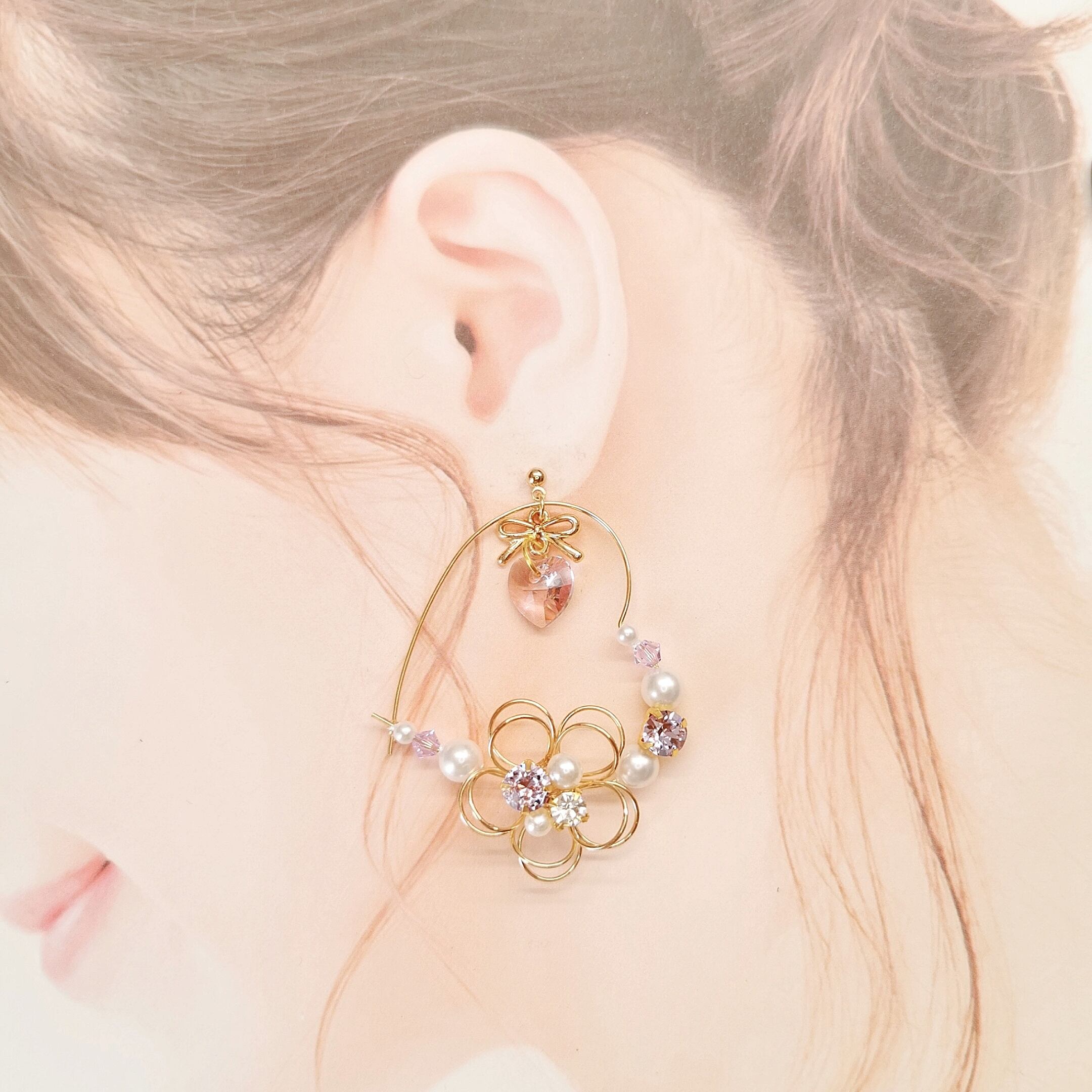 ワイヤーフラワーのSWAROVSKIハートフープ 》 ピアス/イヤリング | N