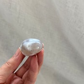 スノーフレークアゲート*ホワイトオルカ*パーム*天然石インテリア*天然石置物*握り石*2303187