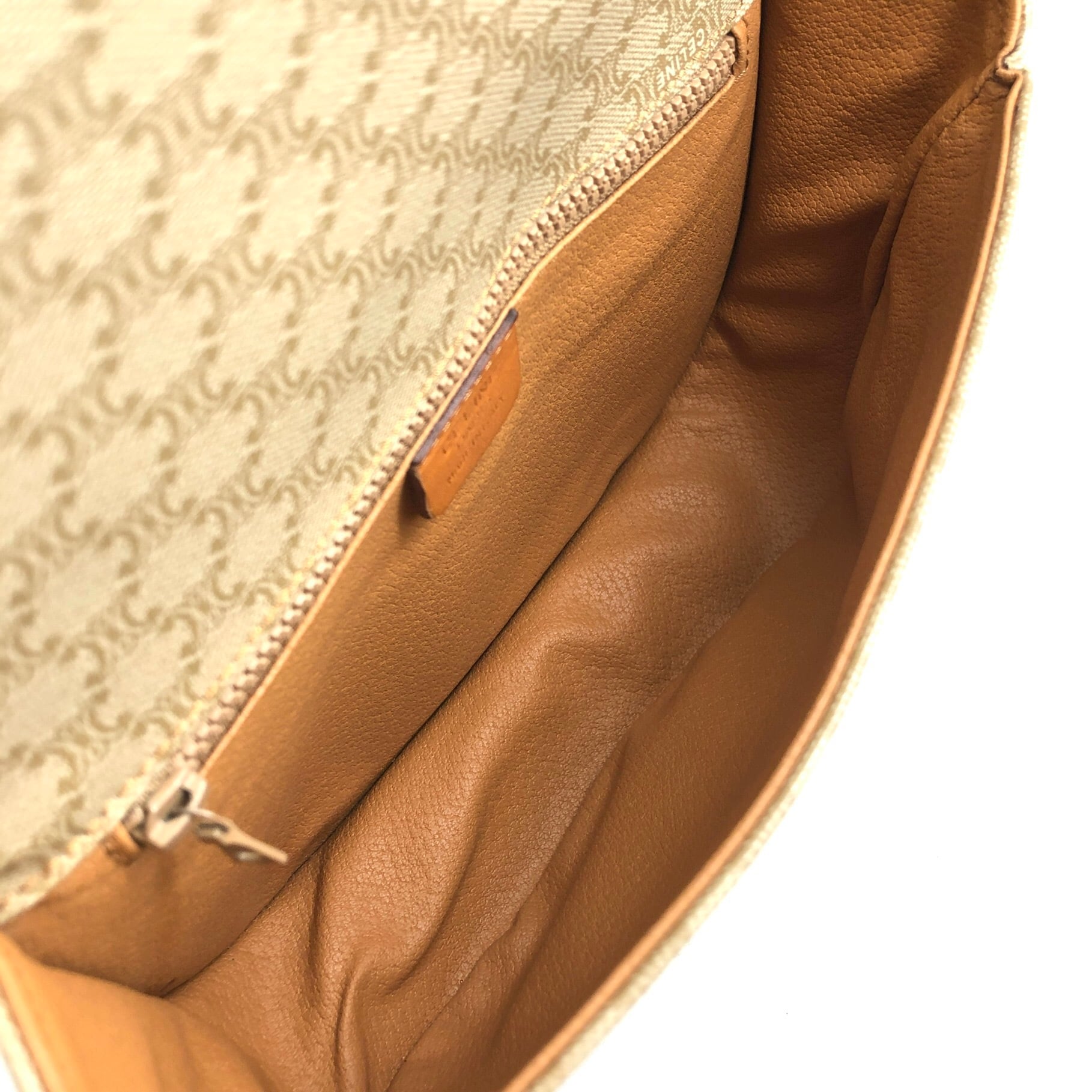 M05-k121 CELINE セリーヌ マカダム フラップ PVC/レザー ショルダーバッグ ベージュ CELINE セリーヌ マカダム ショルダーバッグ ベージュ フロント