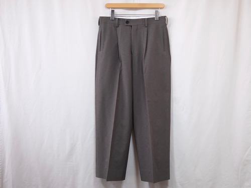 UNIVERSAL PRODUCTS.” CREPE 1TUCK SLACKS GRAY”