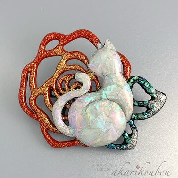 蒔絵ブローチ フラワーモチーフ 純金銀蒔絵 螺鈿 花：木彫 彫刻 金蒔絵