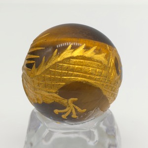 【彫刻置物】丸玉 タイガーアイ 五爪龍 (金彫り) サイズ約30mm