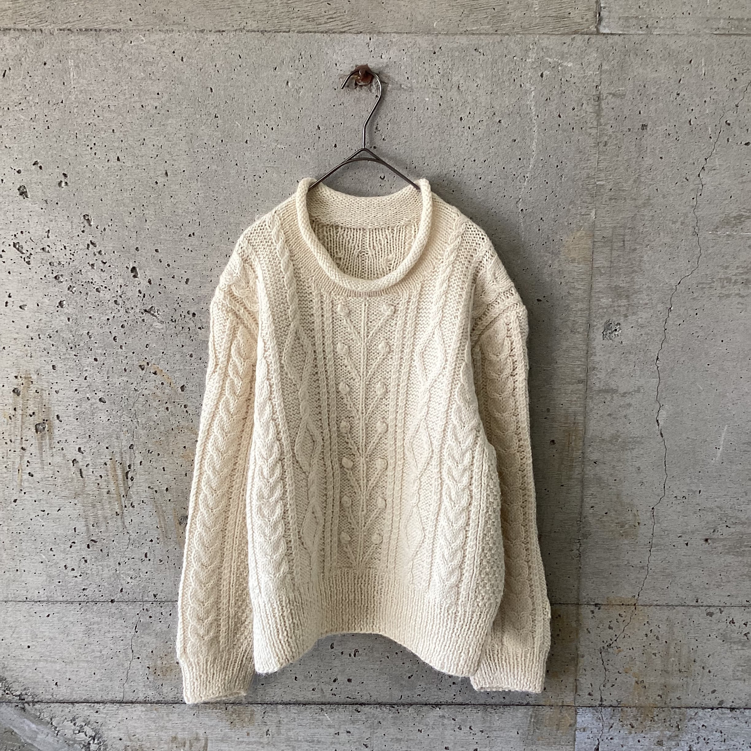 Off-white patterned knit