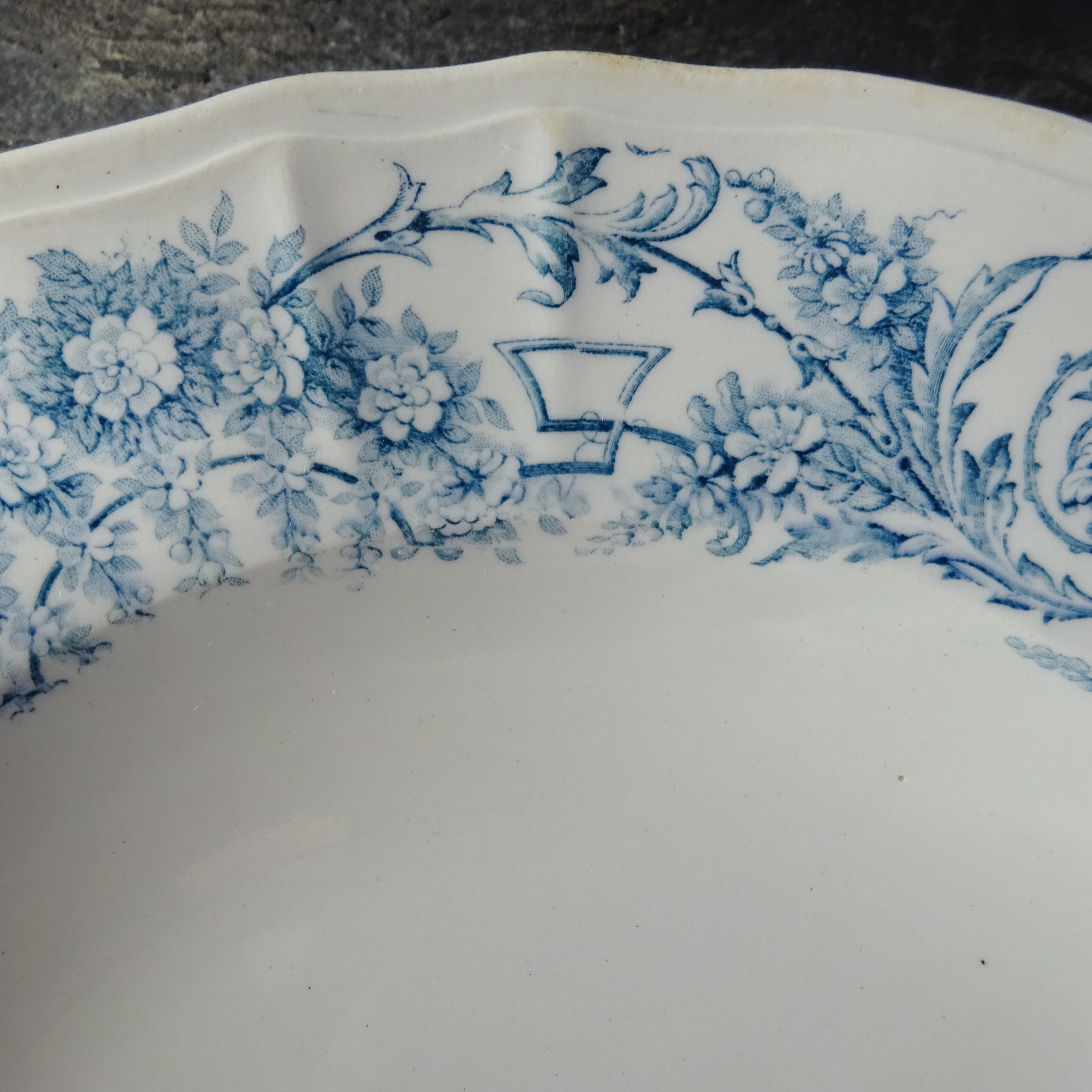 ST AMAND ET HAMAGE NORD  modèle《LAMBALLE》Assiette creuse (B)