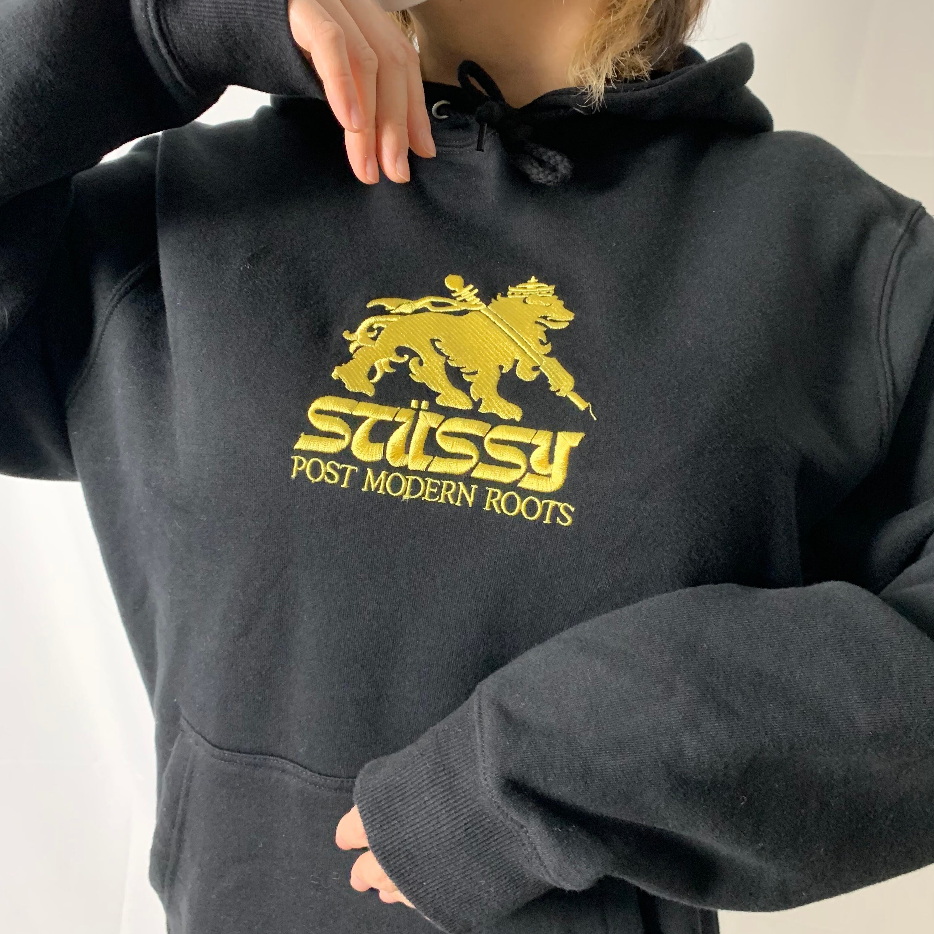 日本未発売！【stussy】ライオン金刺繍ロゴデザインスウェット