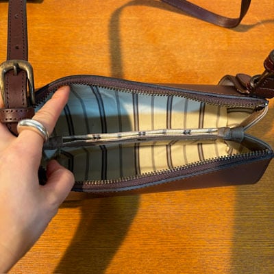 （旧値段にて販売）B.stuff　再入荷！小振りな上品ショルダーバッグ
