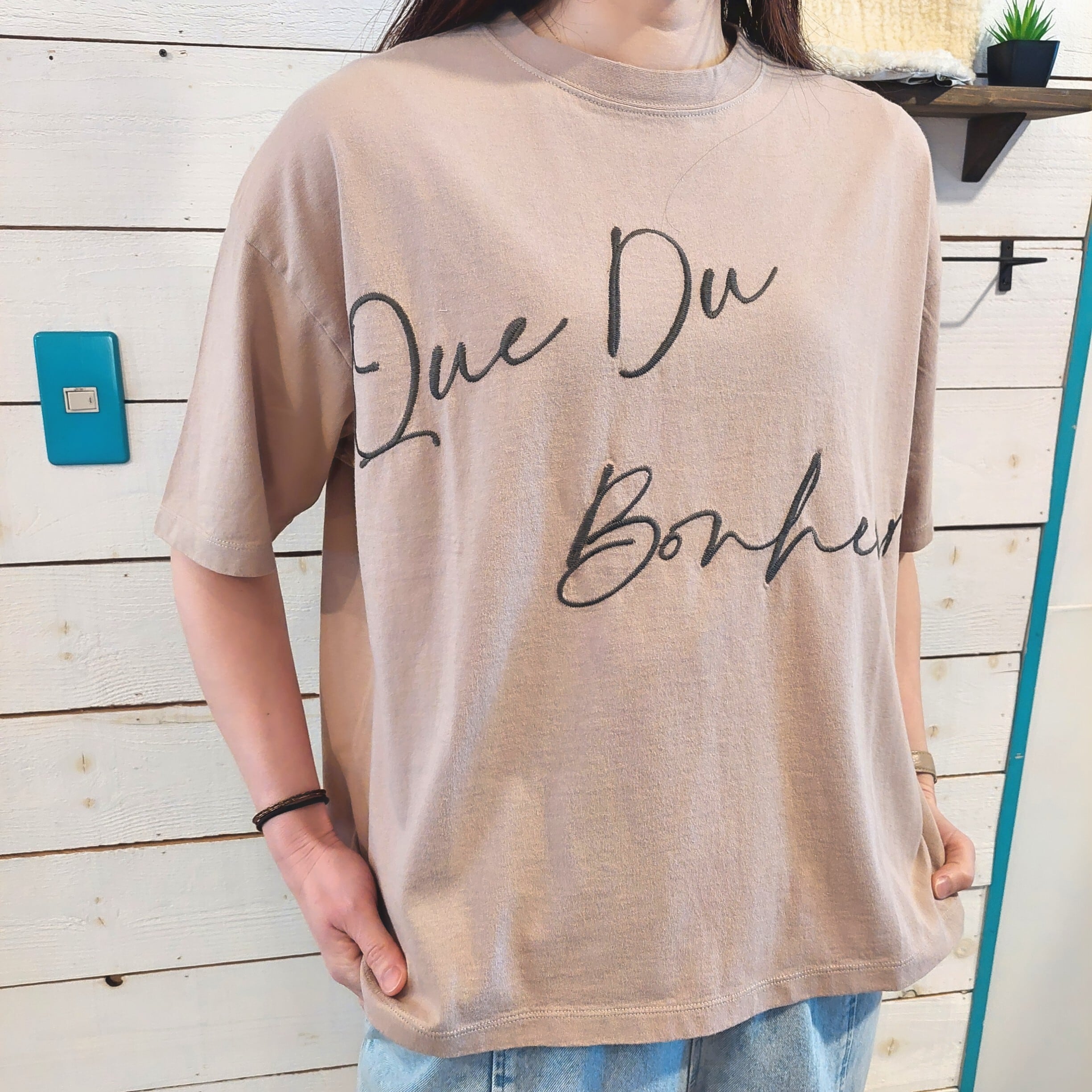 『People's』400 KAKELA 天竺ハードウォッシュ　ロゴ刺繍クルーネックTシャツ