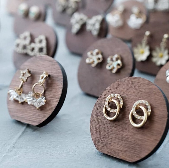 【合計5999円以上で購入可能】【予約】【R370】ピアススタンド30個