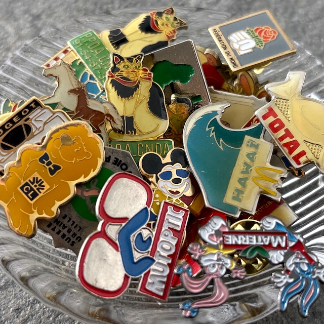 30個  フランス雑貨 ヴィンテージ  ピンバッジ ピンズ France pins  Pin badge vintage 古着 通販 リメイク ブローチ  アタッチメント付属 雑貨 2604011-2605027-18