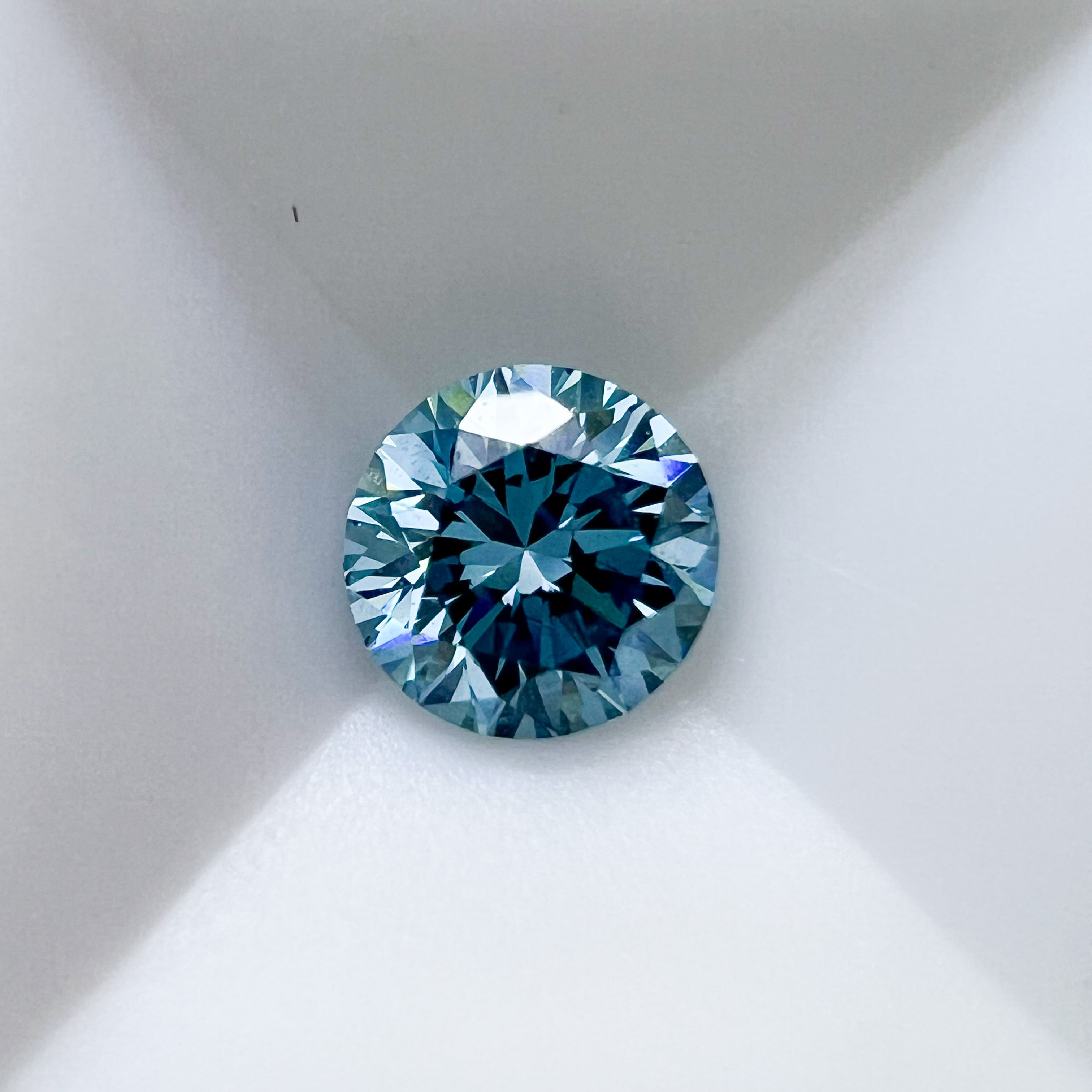 アイスブルーダイヤモンド 0.18ct 3.54mm ラウンドブリリアントカット