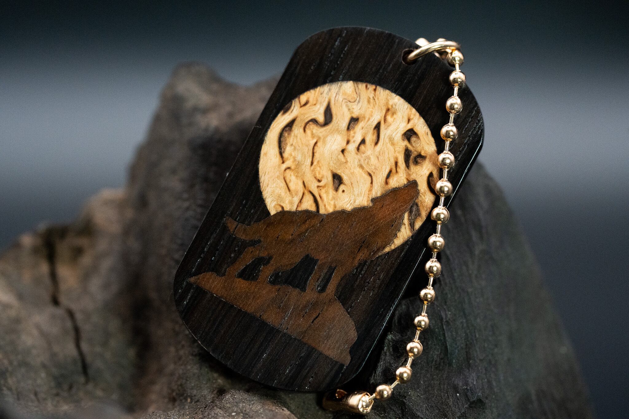 【音楽業界屈指の銘木】ハカランダ ドッグタグ 象嵌 月と狼