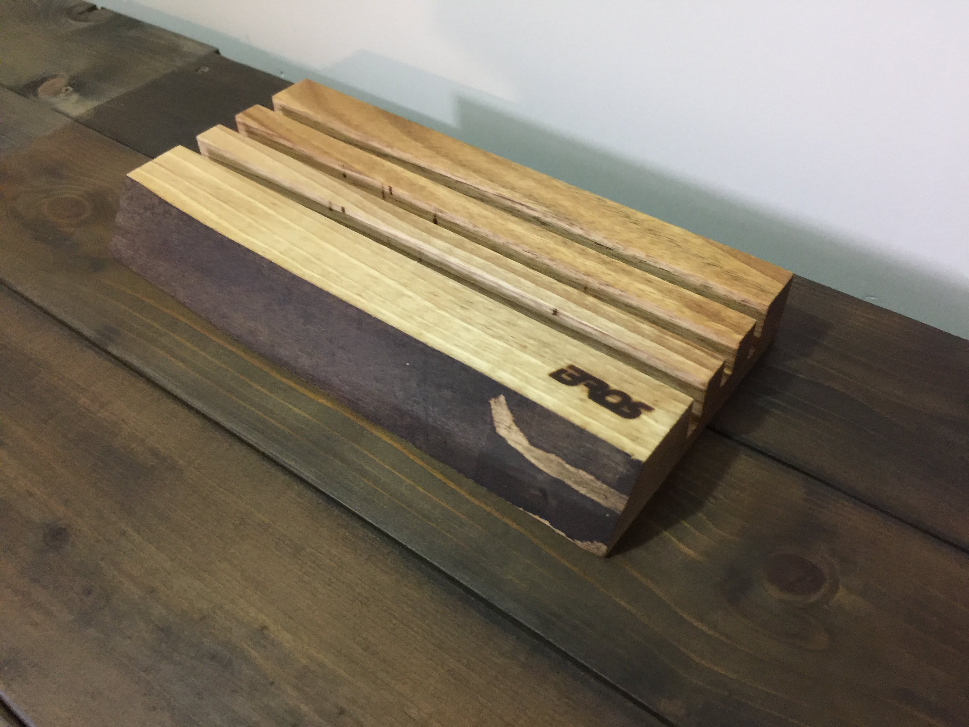 天然無垢材futuresフィンスタンド type-Fu3W2(胡桃/Walnut