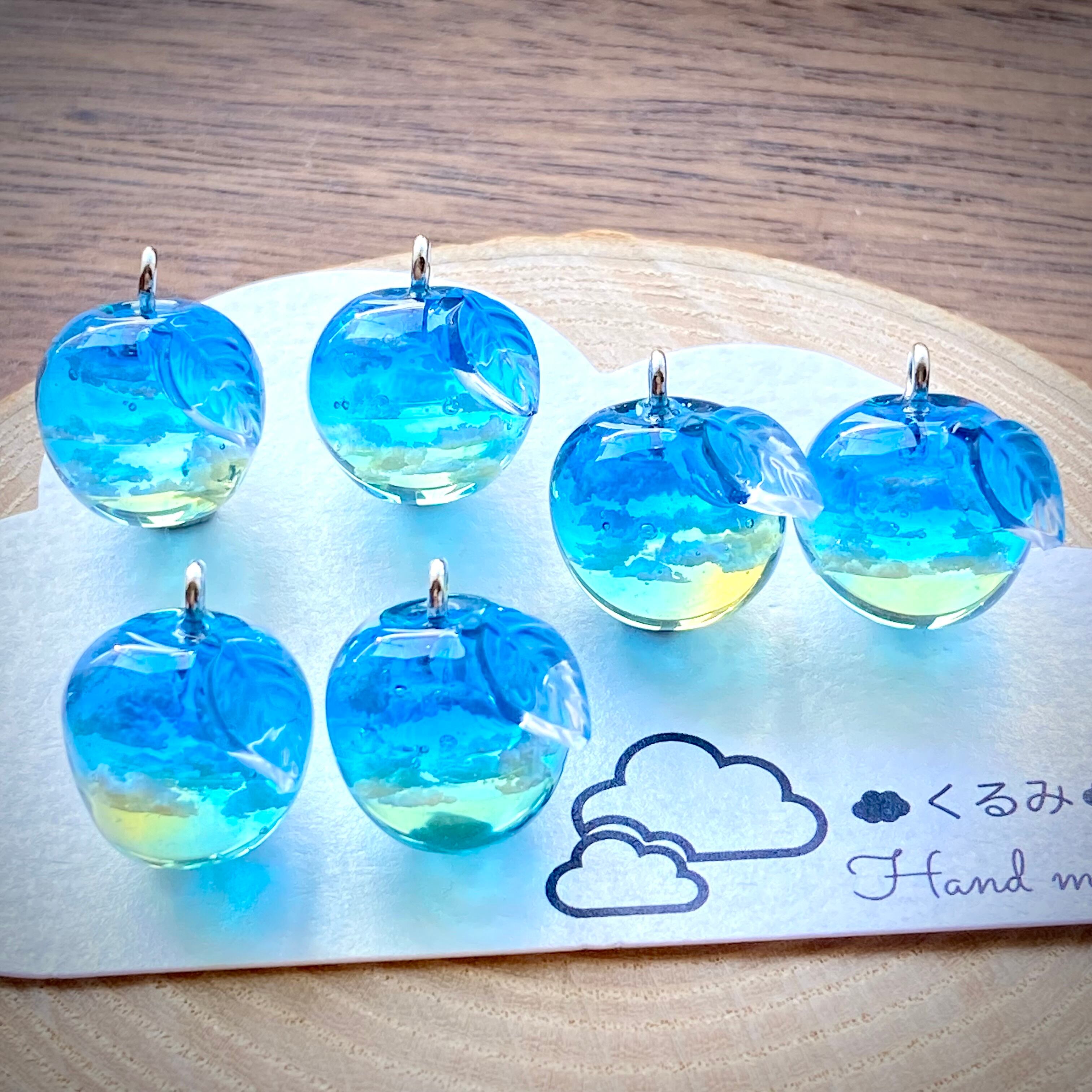 レジンピアス イヤリング 青空 りんごちゃん a | PAY ID