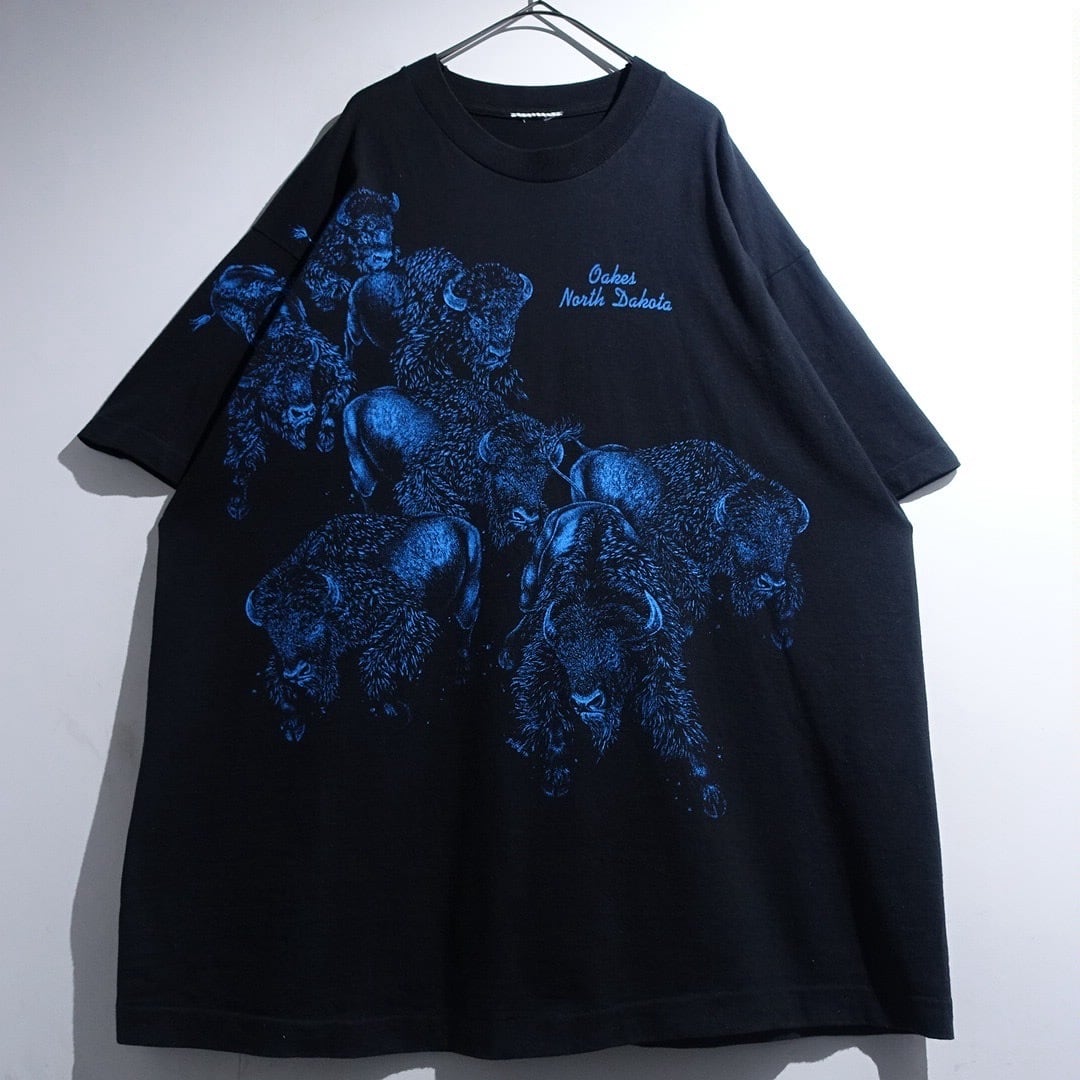 90s Black Buffalo Print Design Animal T-Shirt
