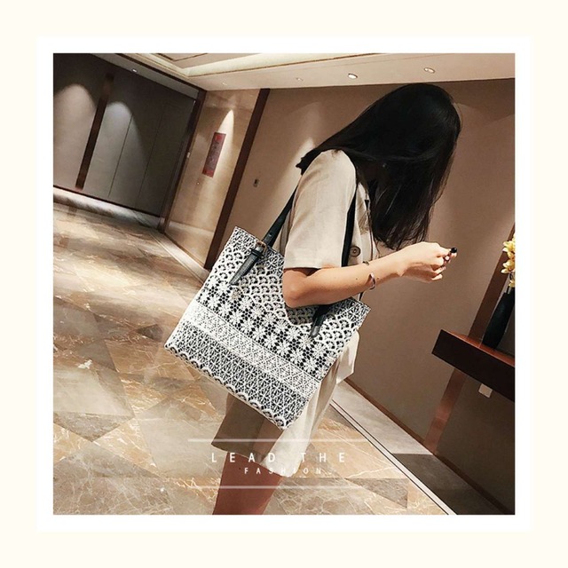 春 夏 レディース 鞄 バッグ トートバッグ ハンドバッグ レース おしゃれ 可愛い カジュアル 大人 清楚 オフィス Ol 普段使い 白 黒 2カラー ママ 海 プール リゾート 韓国 きれいめ プチプラ Yn 4 72 Dress Sugar Moon