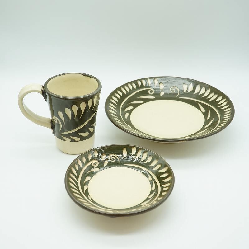 線彫り5寸皿【やちむん工房與那嶺】 | 沖縄の工芸品 うぃーりきさん