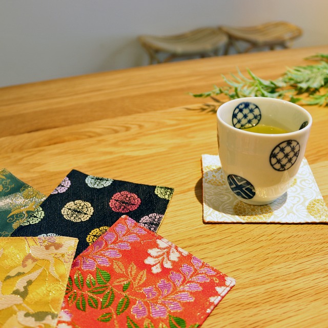〈Kinrané｜キンラネ〉金襴コースター｜和雑貨｜ハンドメイド｜メイドインジャパン｜和モダン｜金襴小物｜ひな人形リメイク｜ 和雑貨 ｜ハンドメイド和小物｜和のある暮らし