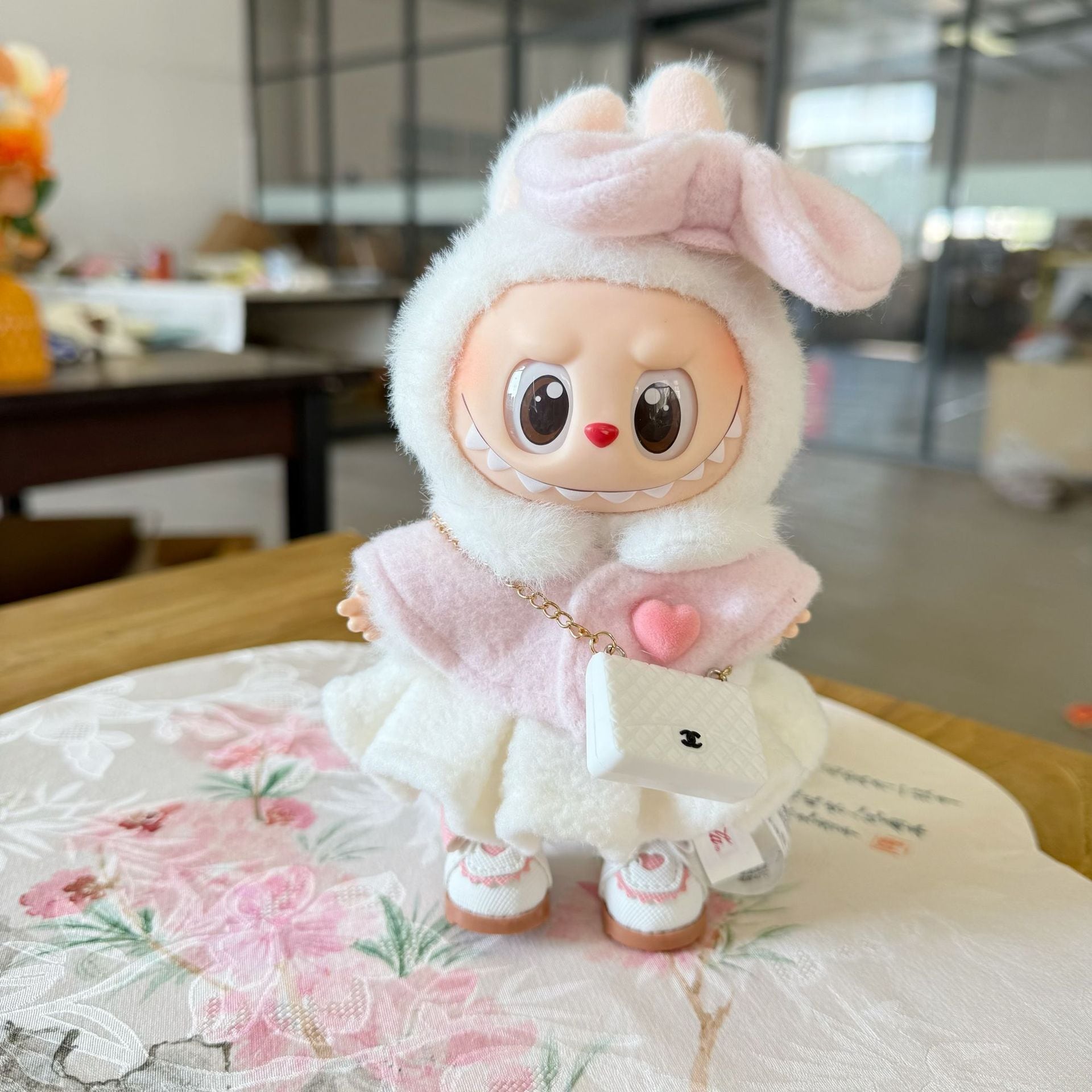 ホワイト&ピンク 上品で可愛い! Labubu パステルケープセット 15cm・17cm対応 ふんわりマント 高品質素材 品 ケープ付き ラブブ the monsters1.0 2.0 3.0