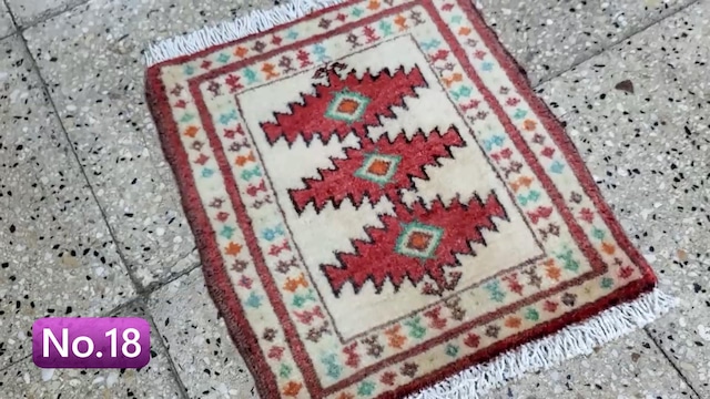 絨毯クエスト53【No.18】※現在、こちらの商品はイランに置いてあります。ご希望の方は先ずは在庫のご確認をお願いします。