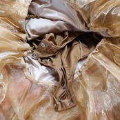 社交ダンス 衣装 チャコット Chacott スタンダードドレス ドレス ワンピース 黒 フロート レース デモ 競技 発表会 パーティ 黒 ブラック系 フリル スカート おしゃれ 可愛い フェミニン エレガント ダンスパフォーマンス デモンストレーション レースアップ ブラックドレス レースフリルイベント レディース 競技用