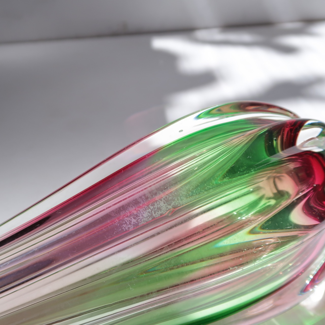 ピンクとグリーンの花瓶