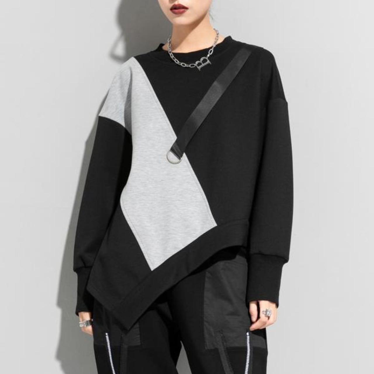 Asymmetrical Hem Round Neck Sweatshirt 00051