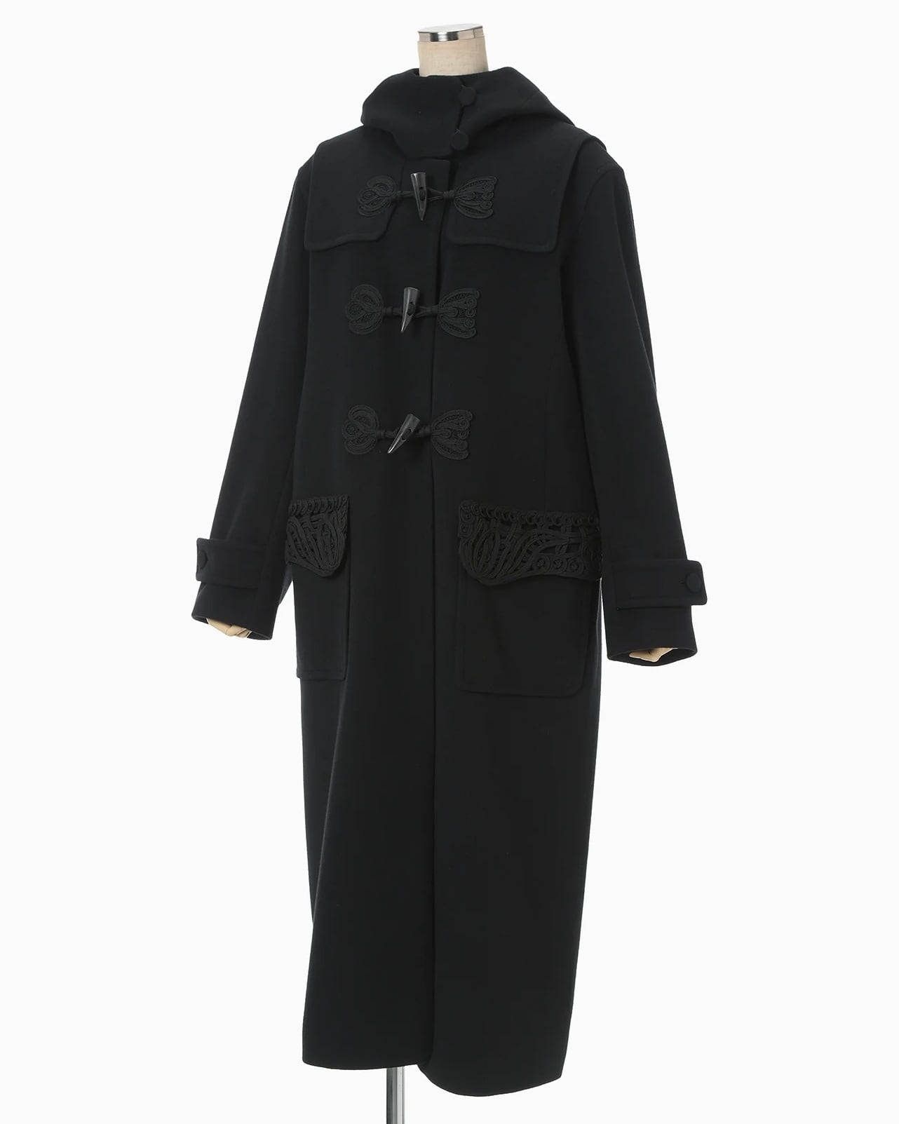 Mame Kurogouchi】Cording Embroidery Duffle Coat/black | TOLMA.