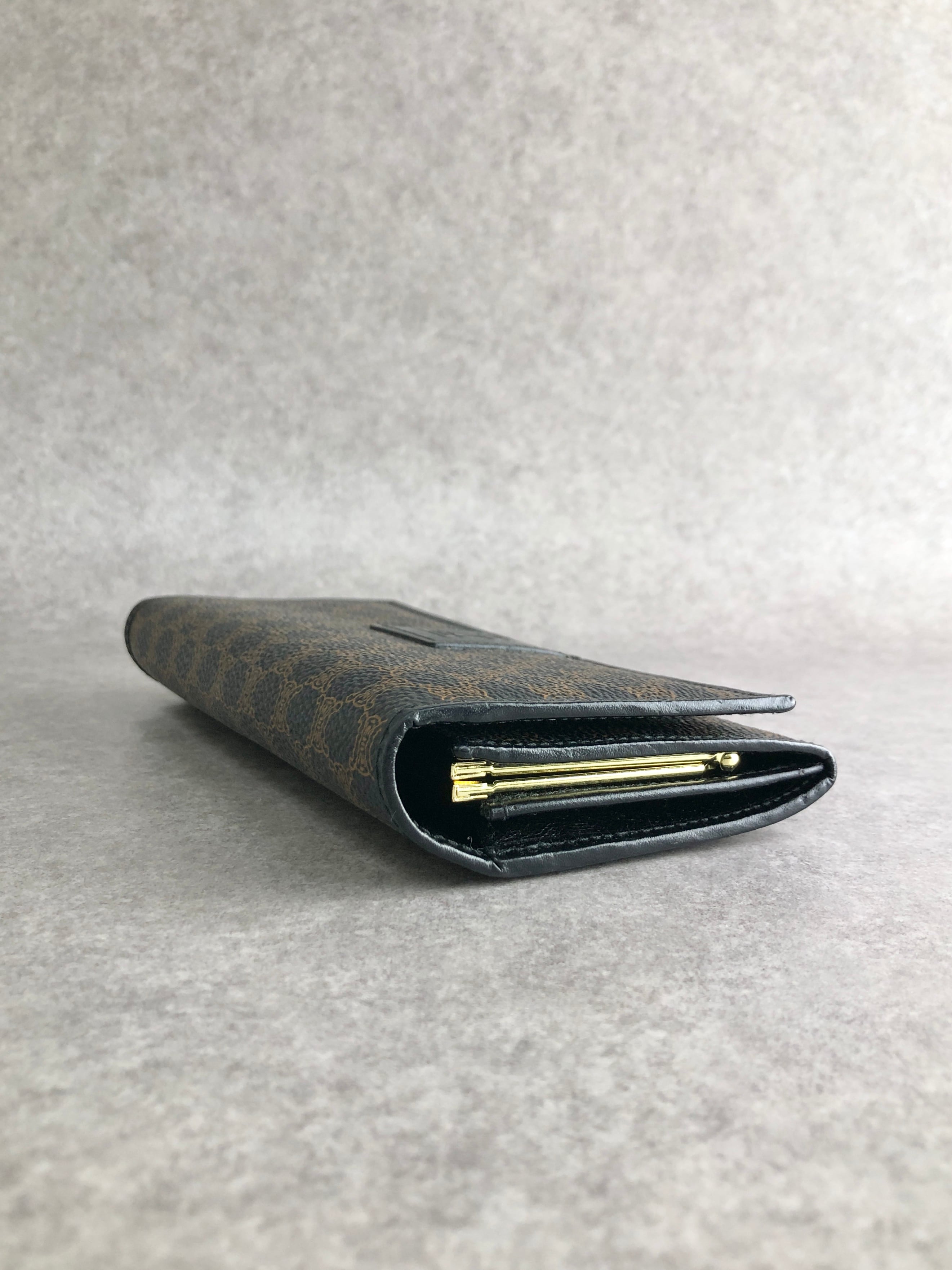 CELINE セリーヌ マカダム 財布 ブラック ブラゾン型押し PVCレザー 長